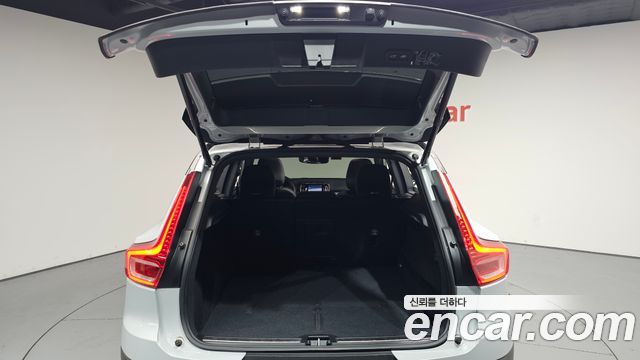 Volvo XC40 2020 — photo 32