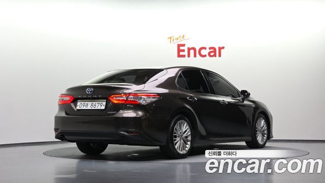 Toyota Camry 2018 — photo 2