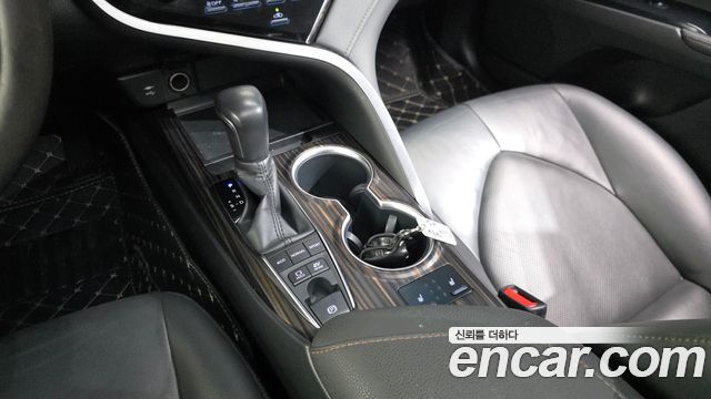 Toyota Camry 2018 — photo 9