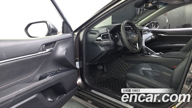 Toyota Camry 2018 — photo 10