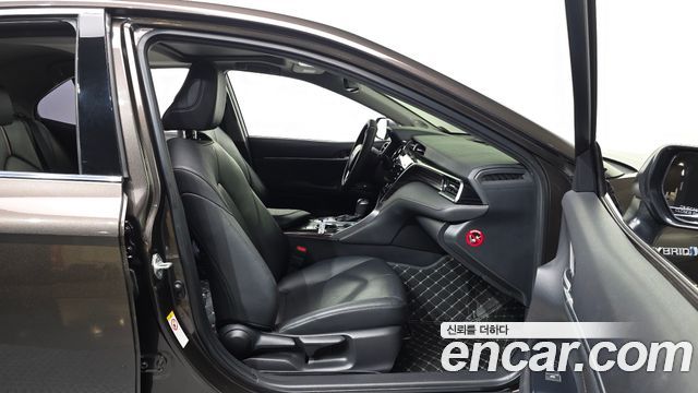 Toyota Camry 2018 — photo 11
