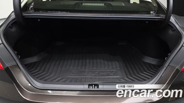 Toyota Camry 2018 — photo 20