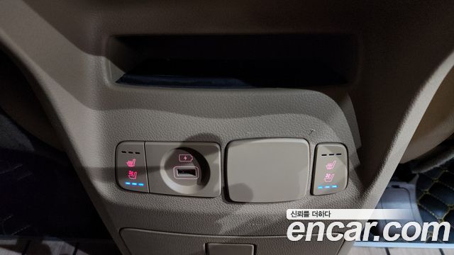 Kia Canival 2020 — photo 21