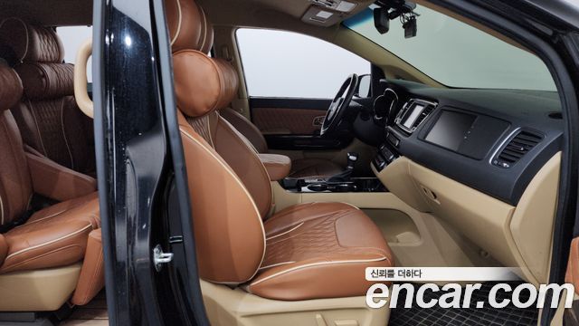 Kia Canival 2020 — photo 16