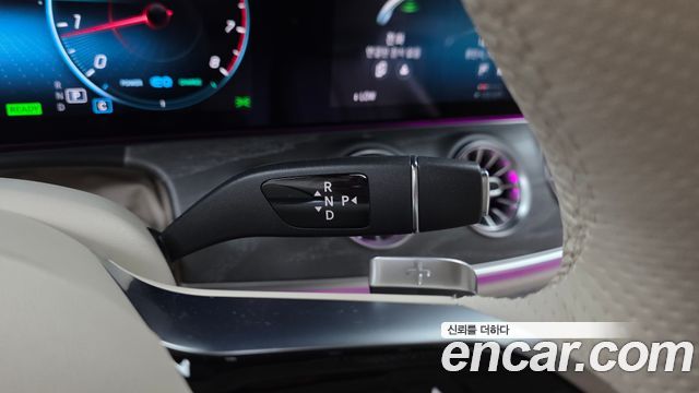 Mercedes-Benz E-Class 2023 — photo 12