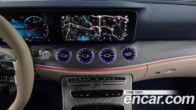 Mercedes-Benz E-Class 2023 — photo 18