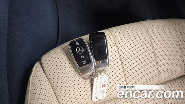 Mercedes-Benz E-Class 2023 — photo 21