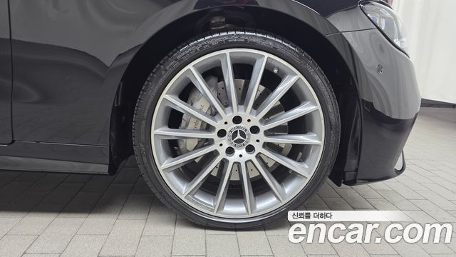 Mercedes-Benz E-Class 2023 — photo 7