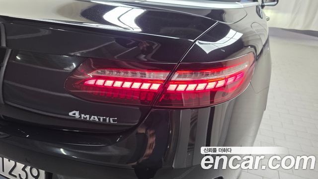 Mercedes-Benz E-Class 2023 — photo 9