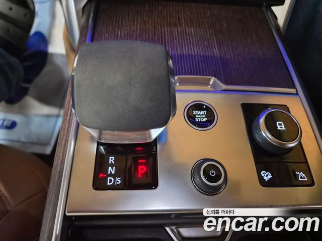 Land Rover Range Rover 2023 — photo 17