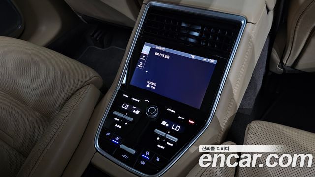 Porsche Panamera 2018 — photo 24