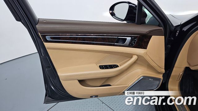 Porsche Panamera 2018 — photo 14