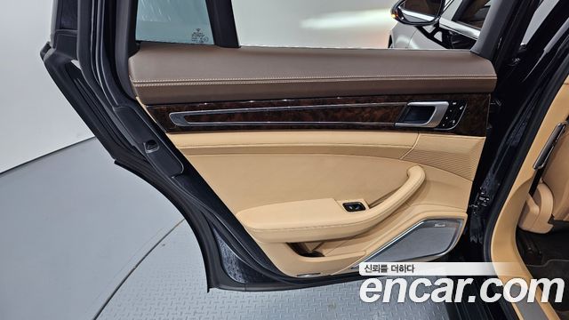 Porsche Panamera 2018 — photo 15