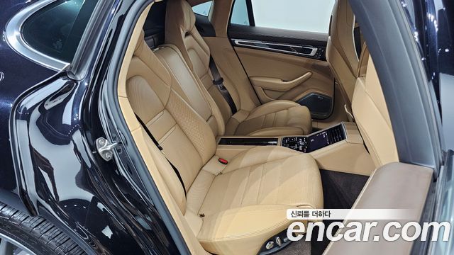 Porsche Panamera 2018 — photo 16