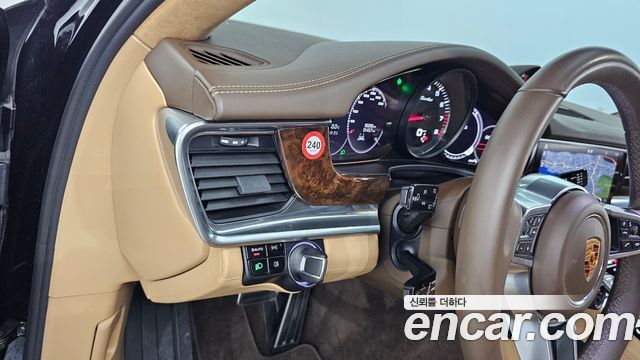 Porsche Panamera 2018 — photo 32