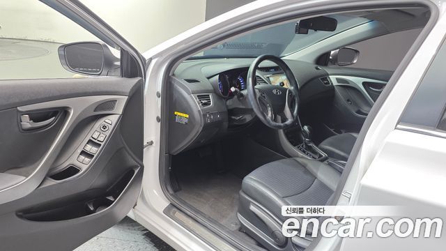 Hyundai AVANTE 2015 — photo 13