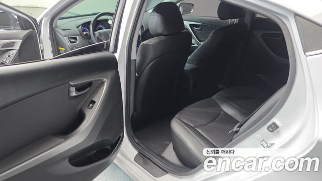 Hyundai AVANTE 2015 — photo 17