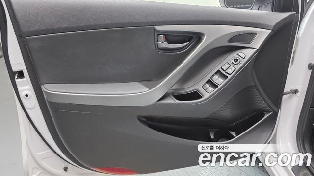 Hyundai AVANTE 2015 — photo 14