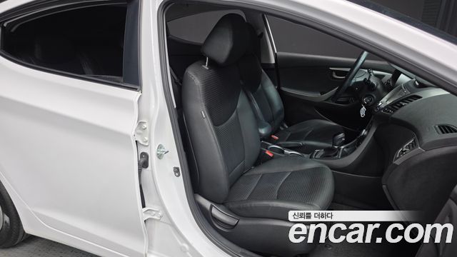 Hyundai AVANTE 2015 — photo 16