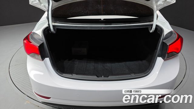 Hyundai AVANTE 2015 — photo 28