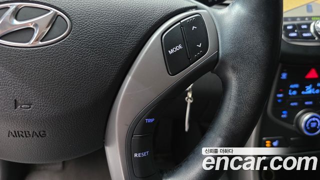 Hyundai AVANTE 2015 — photo 29