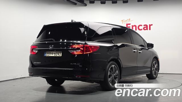 Honda Odyssey 2022 — photo 2