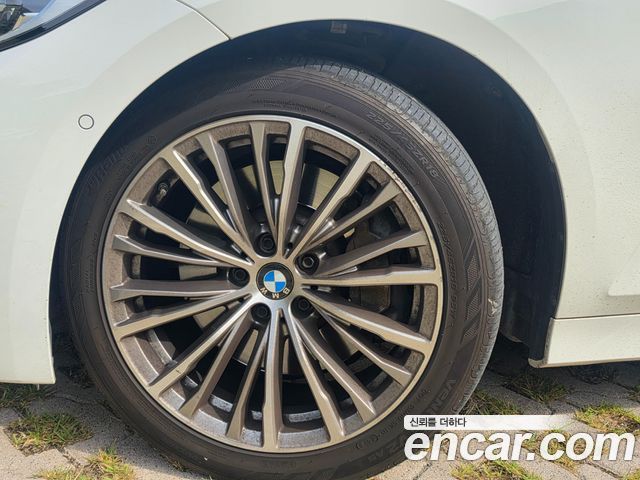 BMW 3-Series 2019 — photo 10