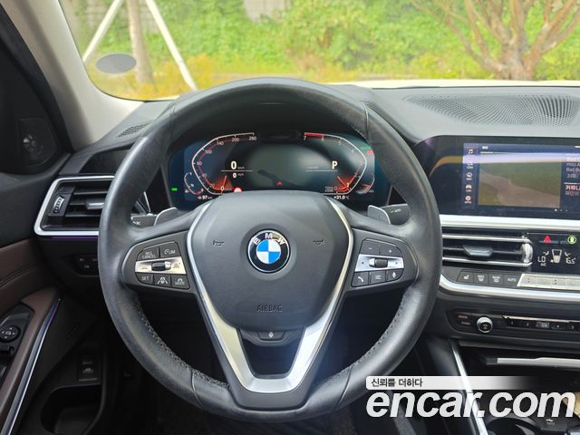 BMW 3-Series 2019 — photo 12