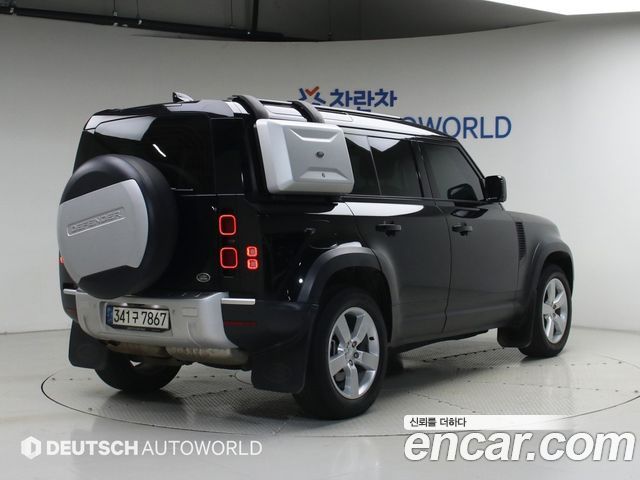 Land Rover Defender 2022 — photo 2
