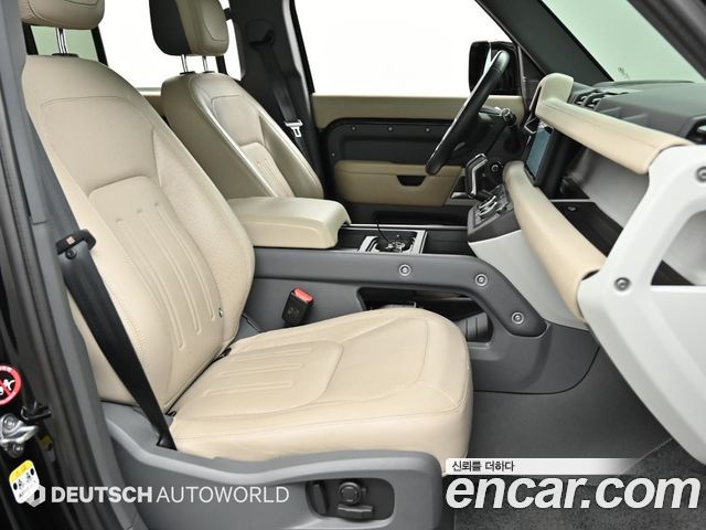 Land Rover Defender 2022 — photo 10