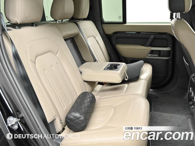 Land Rover Defender 2022 — photo 12
