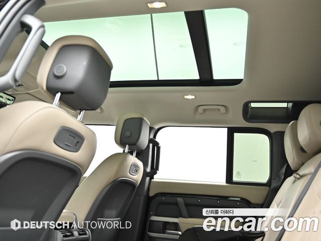 Land Rover Defender 2022 — photo 18