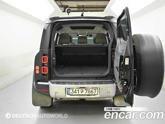 Land Rover Defender 2022 — photo 19