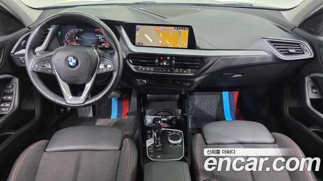 BMW 1-Series 2021 — photo 10