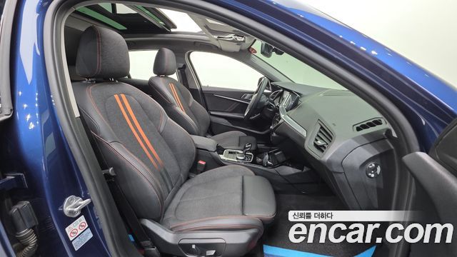 BMW 1-Series 2021 — photo 13