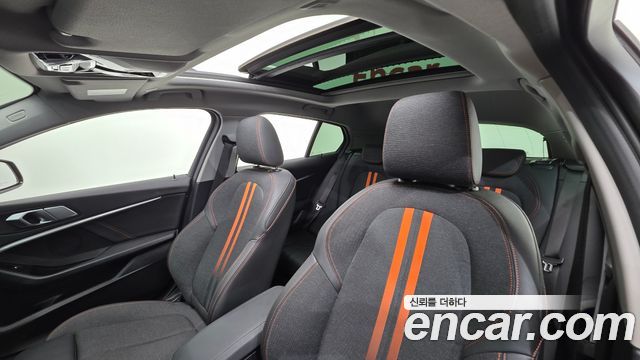 BMW 1-Series 2021 — photo 17