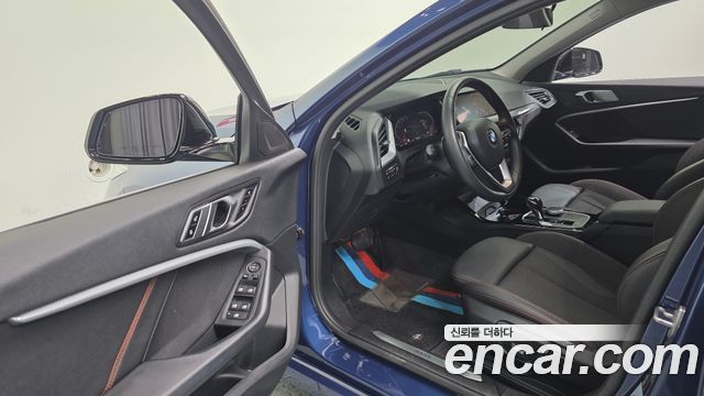 BMW 1-Series 2021 — photo 18