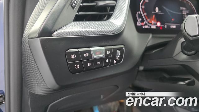 BMW 1-Series 2021 — photo 21