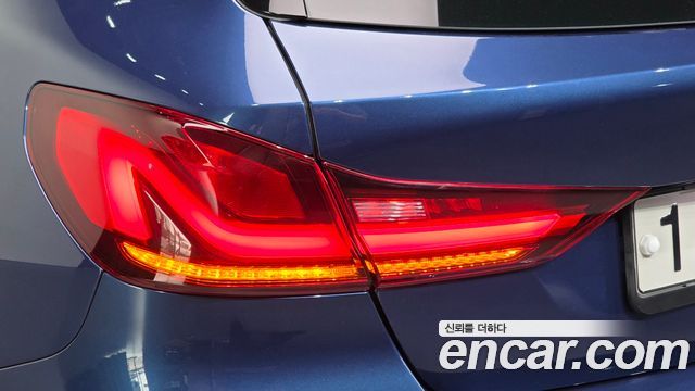 BMW 1-Series 2021 — photo 9