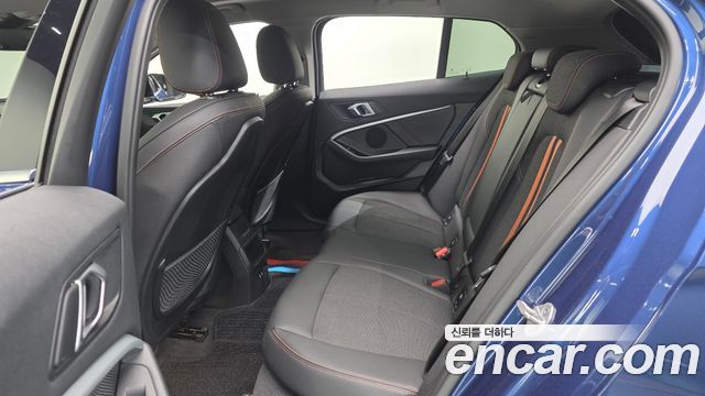 BMW 1-Series 2021 — photo 16