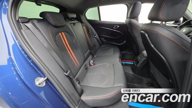 BMW 1-Series 2021 — photo 29