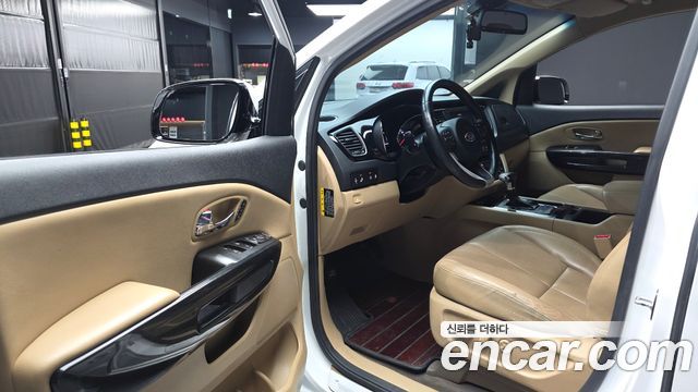 Kia Canival 2018 — photo 10