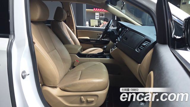 Kia Canival 2018 — photo 11