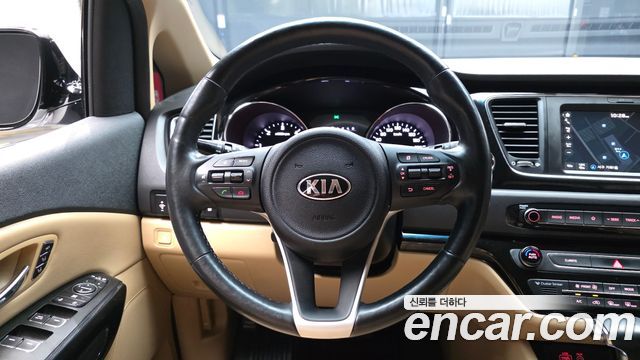 Kia Canival 2018 — photo 14