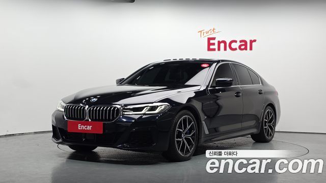 BMW 5-Series 2022 — photo 1
