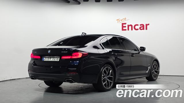 BMW 5-Series 2022 — photo 2