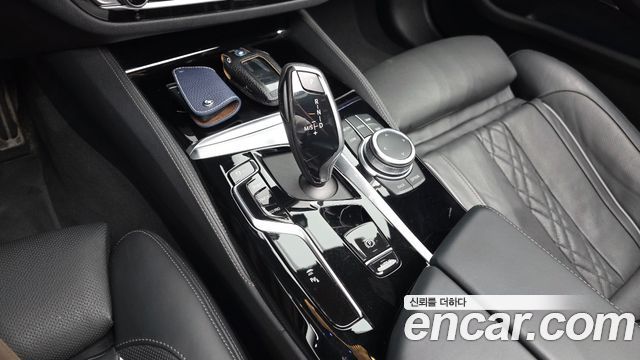 BMW 5-Series 2022 — photo 12