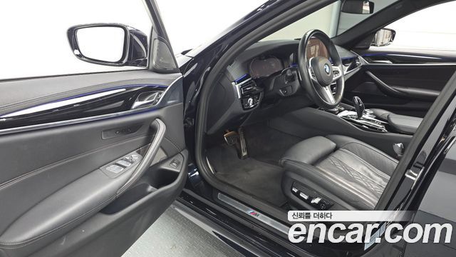 BMW 5-Series 2022 — photo 13