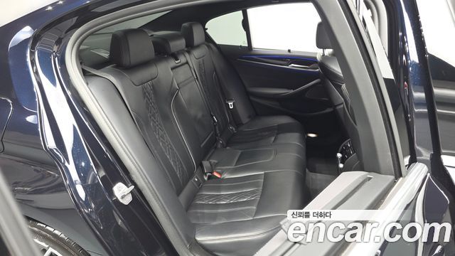 BMW 5-Series 2022 — photo 17