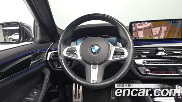 BMW 5-Series 2022 — photo 18